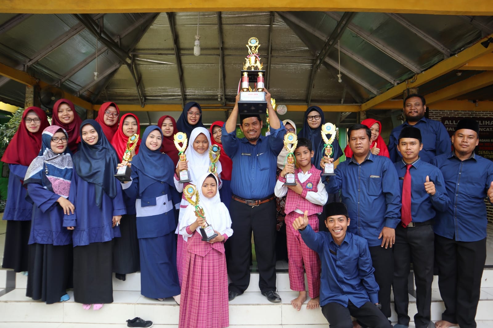 Al Itqon Juara Umum KOSN Tingkat Kecamatan